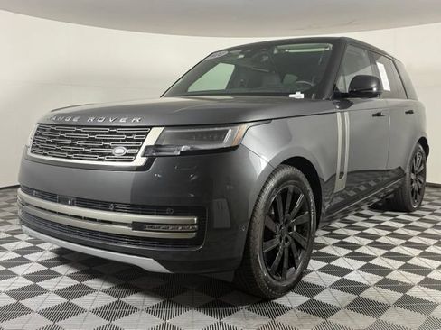 Used 2024 Land Rover Range Rover SE AWD/4WD image 2