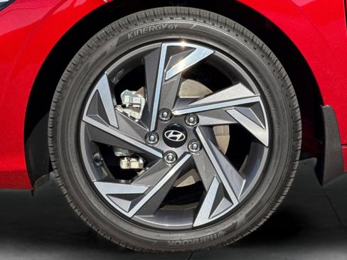 Certified 2025 Hyundai Elantra SEL image 28