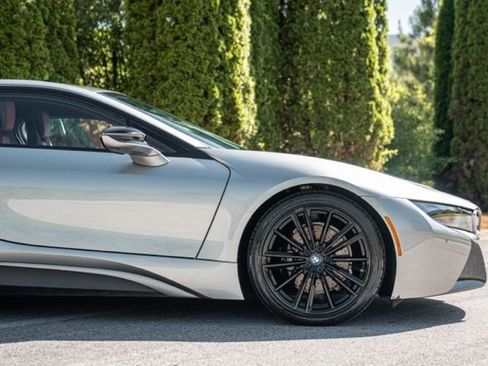 Used 2019 BMW i8 Coupe AWD/4WD image 16