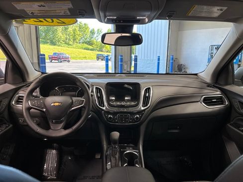 Used 2024 Chevrolet Equinox Premier AWD/4WD image 11