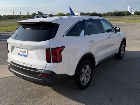 Used 2022 Kia Sorento LX image 4