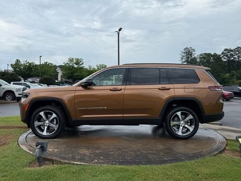 New 2026 Jeep Grand Cherokee L Limited w/ Luxury Tech Group II AWD/4WD image 4