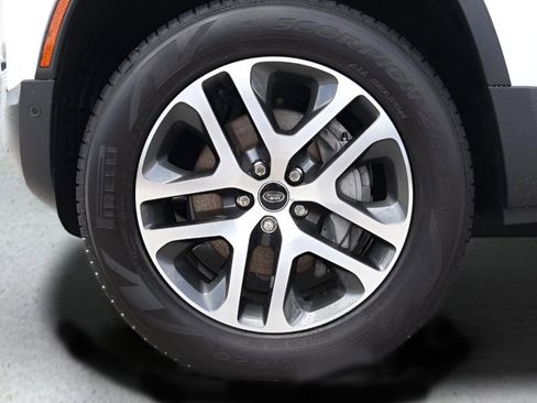 Used 2025 Land Rover Defender 130 S image 9