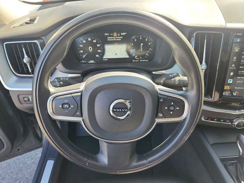 Used 2020 Volvo XC60 T5 Momentum w/ Protection Package Premier AWD/4WD image 19