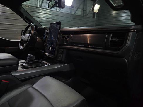 Used 2022 Ford F150 Lightning Lariat image 16