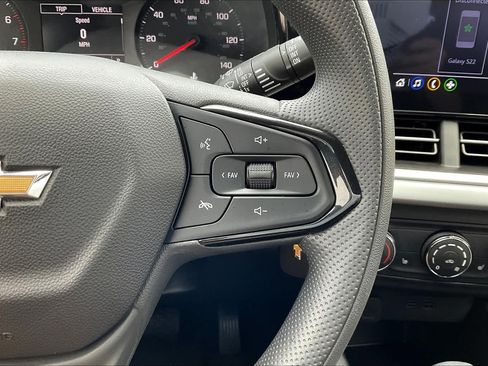 Used 2024 Chevrolet Trax LS w/ LS Convenience Package FWD image 24