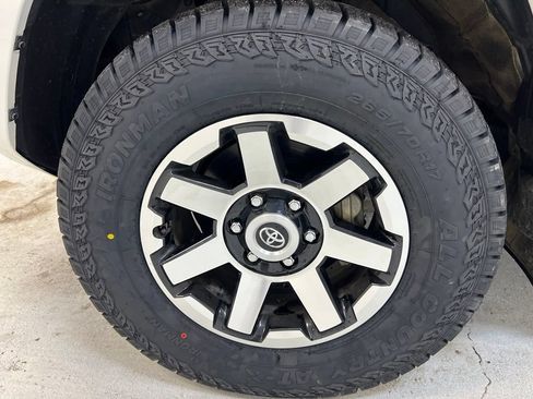 Used 2021 Toyota 4Runner TRD Off-Road AWD/4WD image 34
