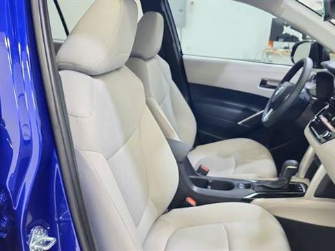 Used 2025 Toyota Corolla Cross LE FWD image 23