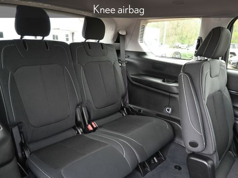 Used 2023 Jeep Grand Cherokee L Laredo image 28