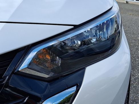 Certified 2025 Nissan Sentra SV FWD image 8