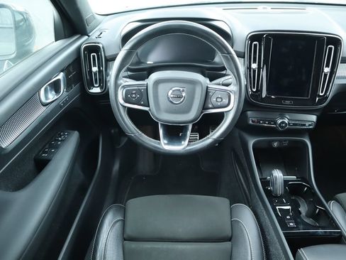 Used 2021 Volvo XC40 T4 R-Design w/ Advanced Package FWD image 5