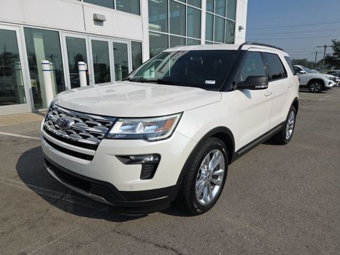 Used 2019 Ford Explorer XLT w/ Equipment Group 202A FWD image 12
