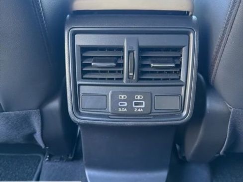 Certified 2025 Subaru Forester Premium AWD/4WD image 32