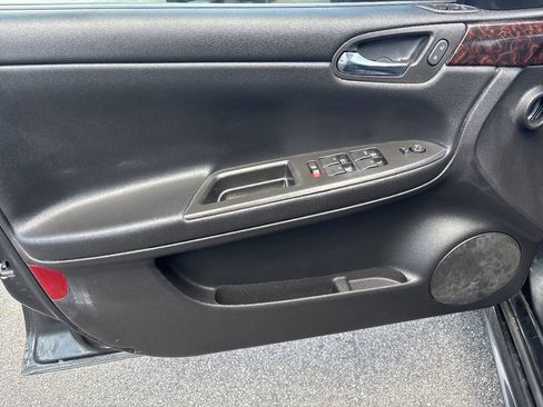 Used 2016 Chevrolet Impala LT FWD image 11