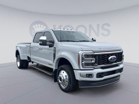 Certified 2026 Ford F450 Platinum w/ Platinum Plus Package image 10