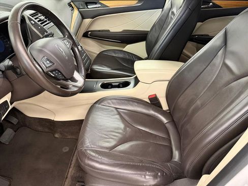 Used 2016 Lincoln MKC Select image 11