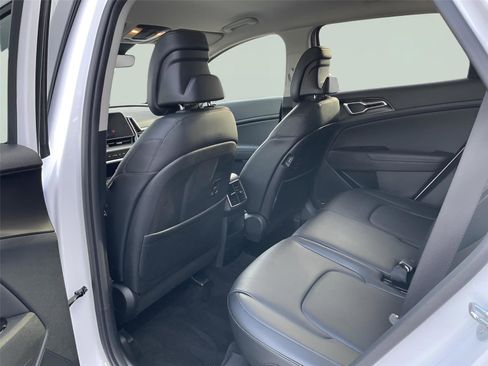 Used 2025 Kia Sportage EX image 16