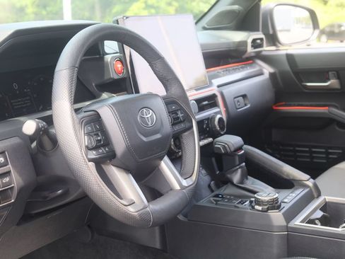 Used 2025 Toyota Tacoma TRD Off-Road w/ TRD Off Road Premium Package AWD/4WD image 32
