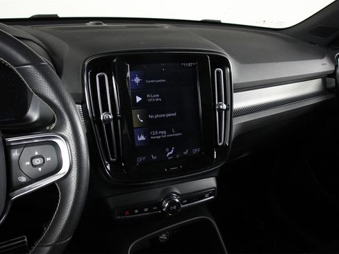 Used 2021 Volvo XC40 T5 R-Design w/ Protection Package Premier image 9