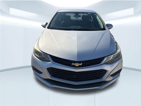 Used 2017 Chevrolet Cruze LT image 4