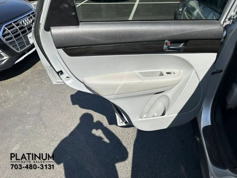Used 2012 Kia Sorento FWD image 17
