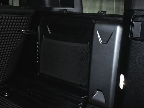 Used 2025 Land Rover Defender 110 S image 70