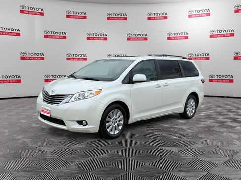 Used 2015 Toyota Sienna XLE AWD/4WD image 7