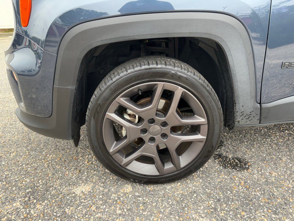 Used 2021 Jeep Renegade Latitude w/ Sun & Sound Group AWD/4WD image 27