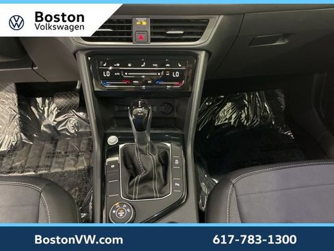 Used 2025 Volkswagen Taos SE image 17