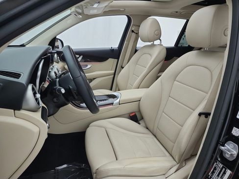 Used 2020 Mercedes-Benz GLC 300 4MATIC image 13
