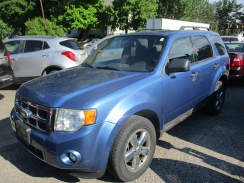 Used 2010 Ford Escape XLT AWD/4WD image 2