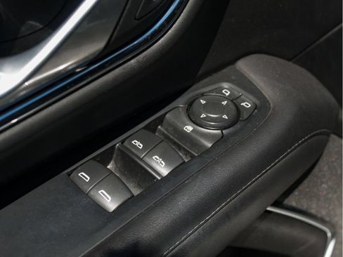 Used 2022 Chevrolet Suburban LS RWD image 9