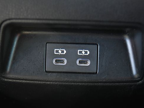 Used 2023 Toyota Corolla SE w/ SE Premium Package image 39