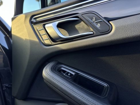 Used 2023 Porsche Macan S image 30