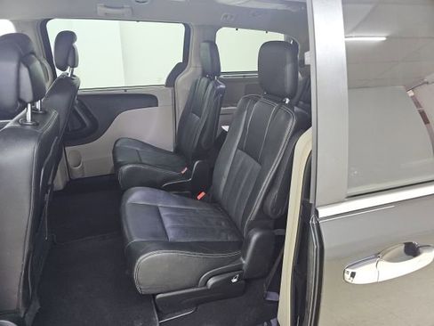 Used 2014 Chrysler Town & Country Touring-L w/ Driver Convenience Group FWD image 8