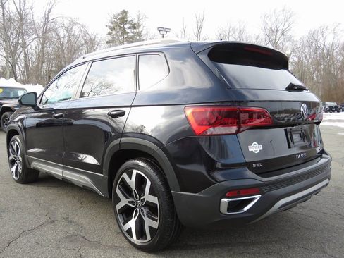 Used 2022 Volkswagen Taos SEL w/ Panoramic Sunroof Package image 7
