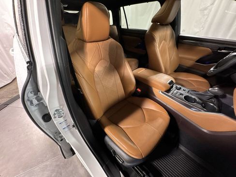 Used 2022 Toyota Highlander Platinum image 34