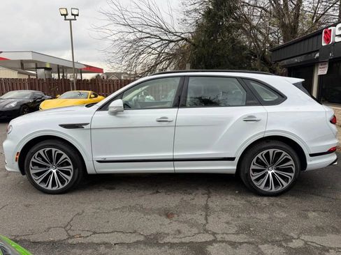Used 2021 Bentley Bentayga w/ First Edition Specification image 3