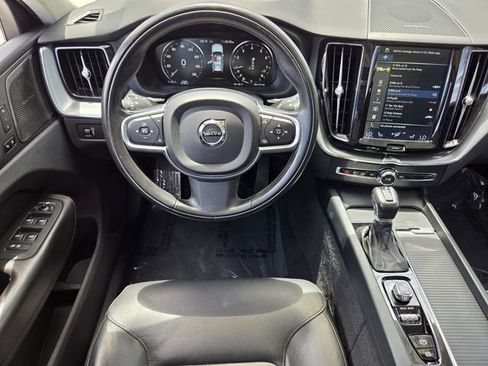 Used 2019 Volvo XC60 T5 Momentum w/ Multimedia Package AWD/4WD image 18