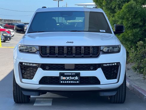New 2026 Jeep Grand Cherokee Limited AWD/4WD image 9
