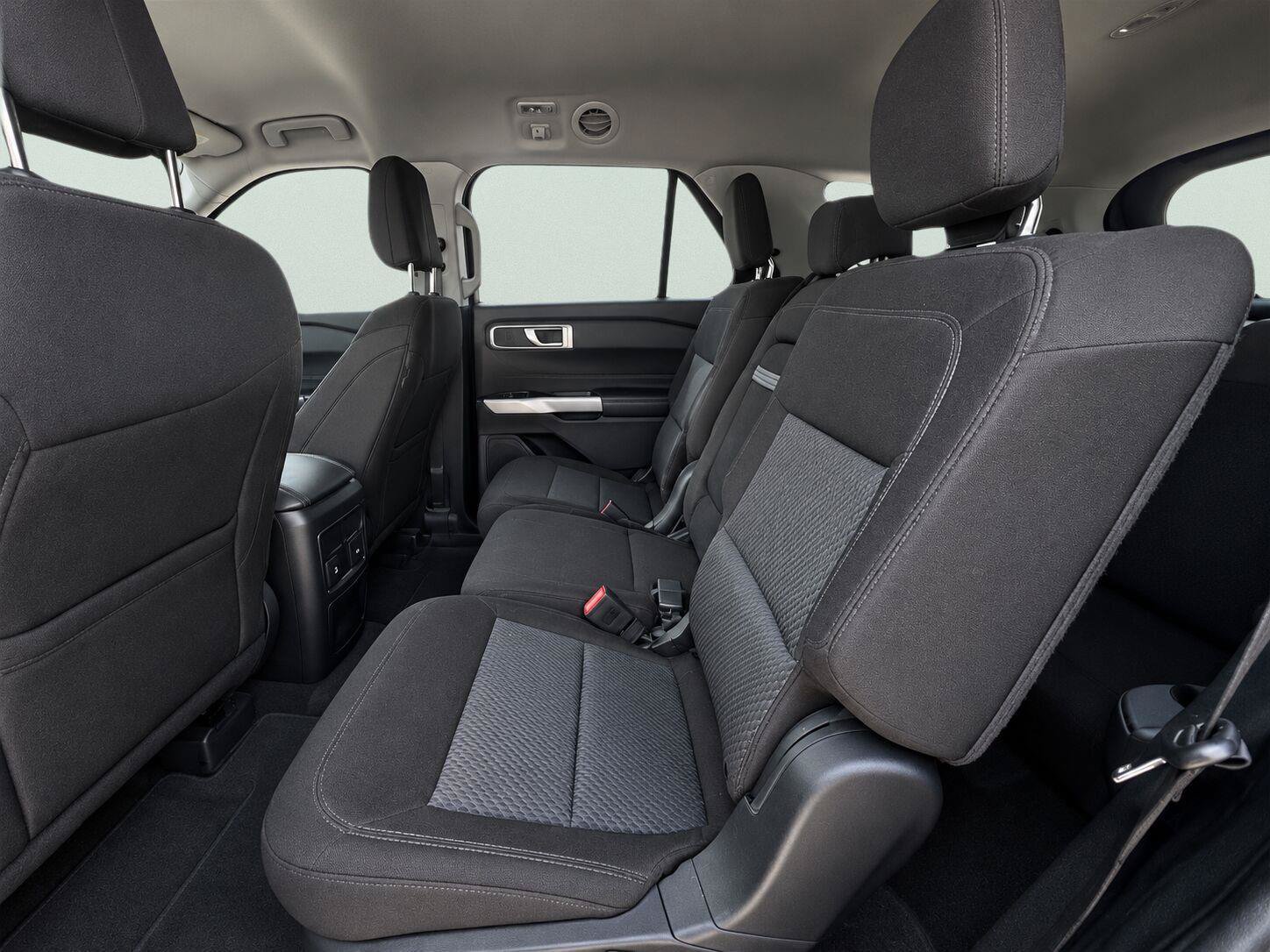 Used 2024 Ford Explorer XLT RWD image 9