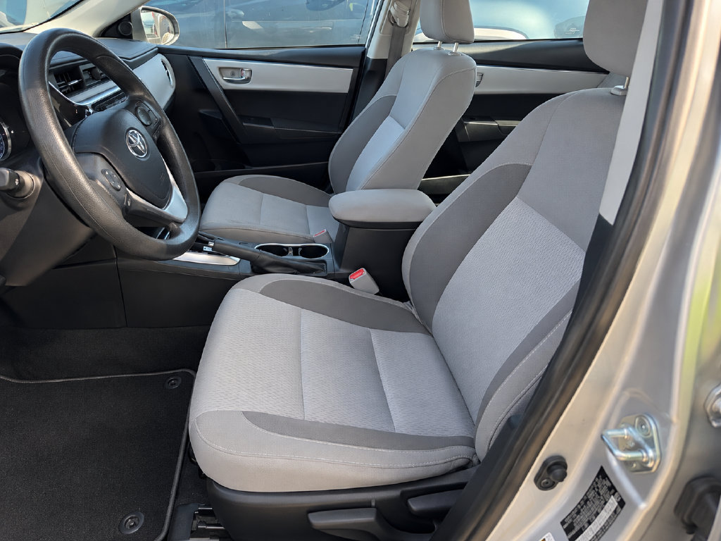 Used 2017 Toyota Corolla LE w/ Carpet Mat Package (TMS) FWD image 5