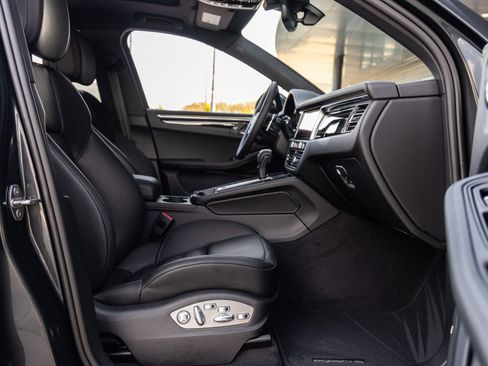 Certified 2026 Porsche Macan AWD/4WD image 44