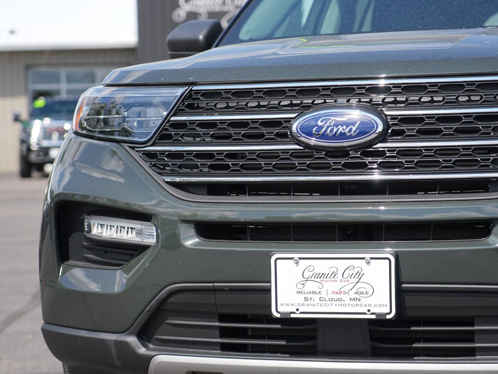 Used 2024 Ford Explorer XLT w/ Equipment Group 202A AWD/4WD image 9