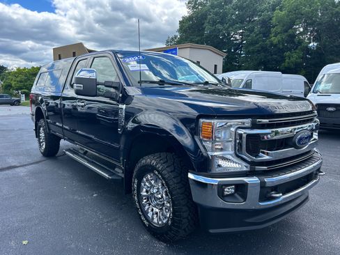Used 2022 Ford F350 XLT w/ XLT Premium Package AWD/4WD image 3