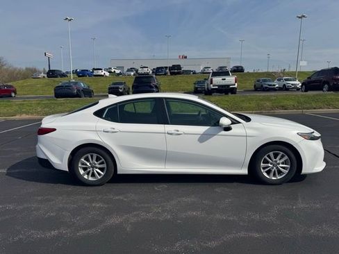 Used 2025 Toyota Camry LE image 2