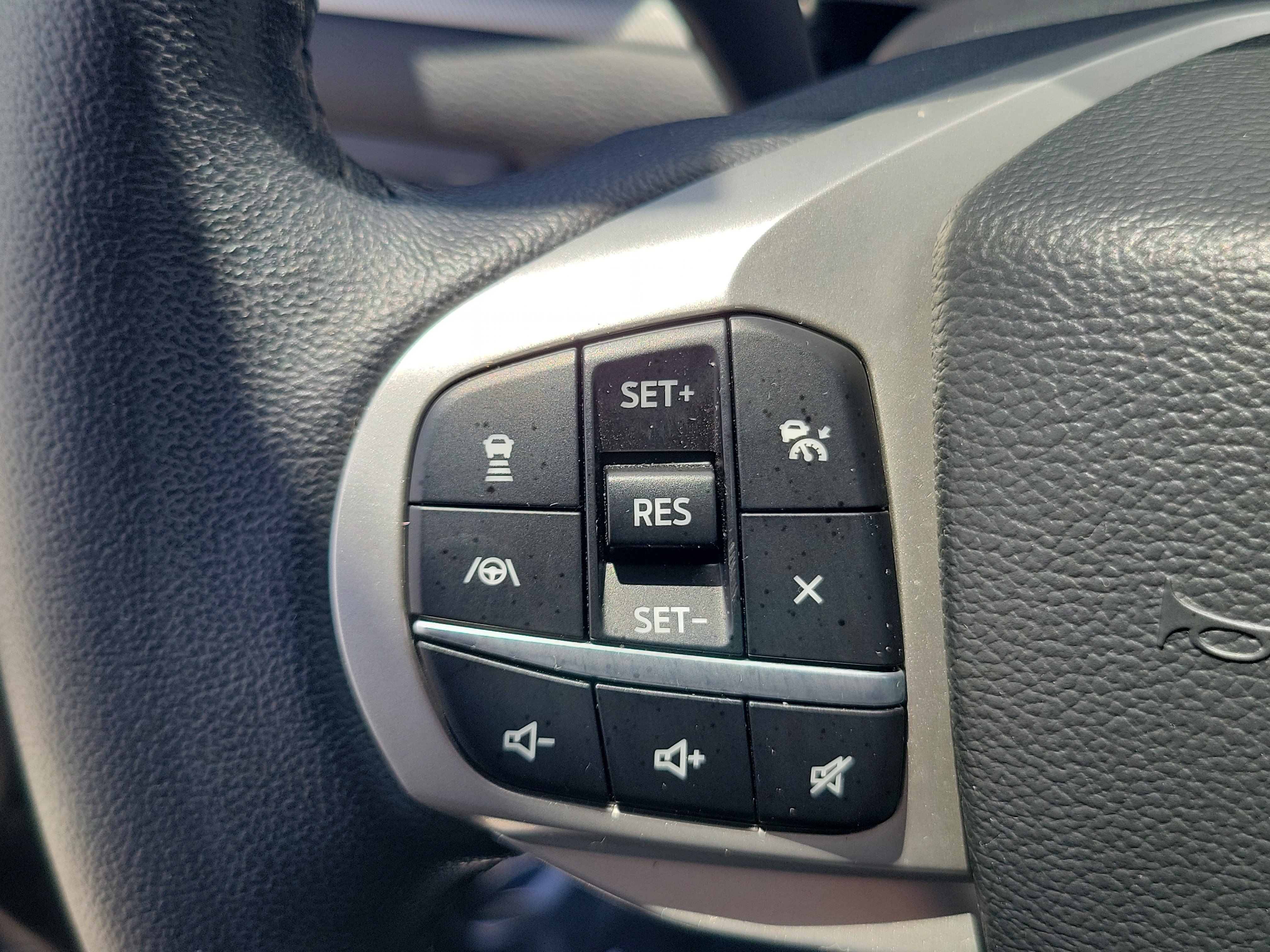 Used 2023 Ford Explorer XLT w/ Equipment Group 202A AWD/4WD image 23