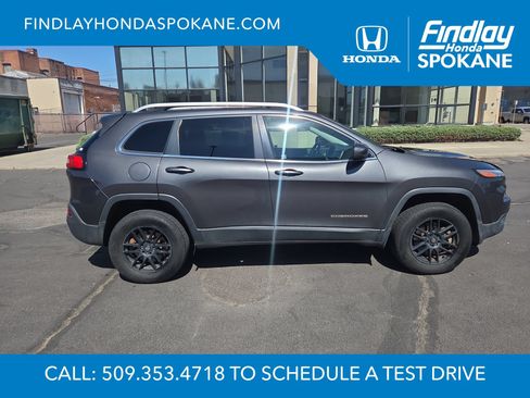 Used 2016 Jeep Cherokee Limited AWD/4WD image 6