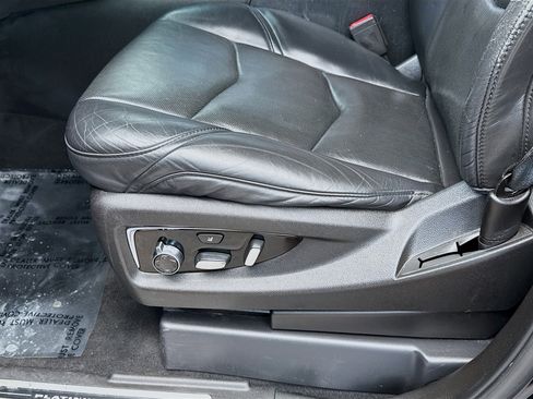 Used 2018 Cadillac Escalade Platinum RWD image 17