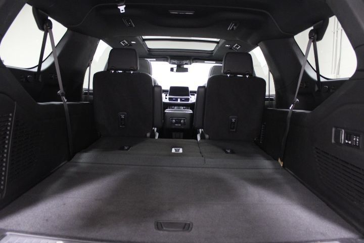 Used 2022 Chevrolet Suburban RST w/ Luxury Package AWD/4WD image 15